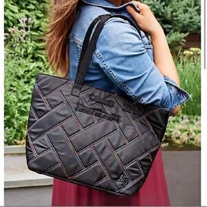 Lug Medium Tote with Trolley Sleeve- Skyliner Black Rainbow NWOT
